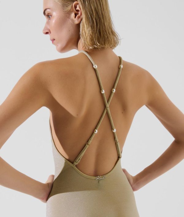 Amberarchives.shop6b49ff7083 3