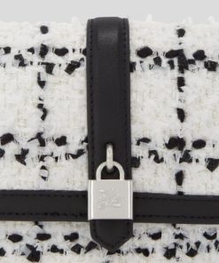 Amberarchives.shop8f2b2f1815 3