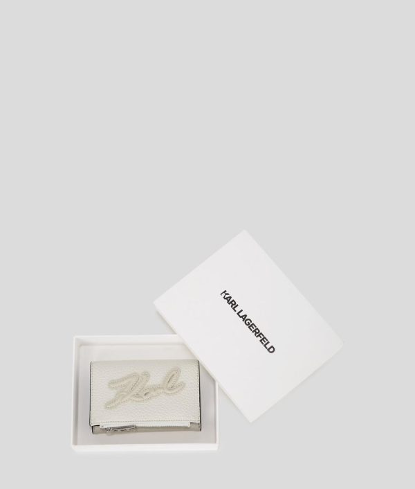 Amberarchives.shope0111b50a9 4